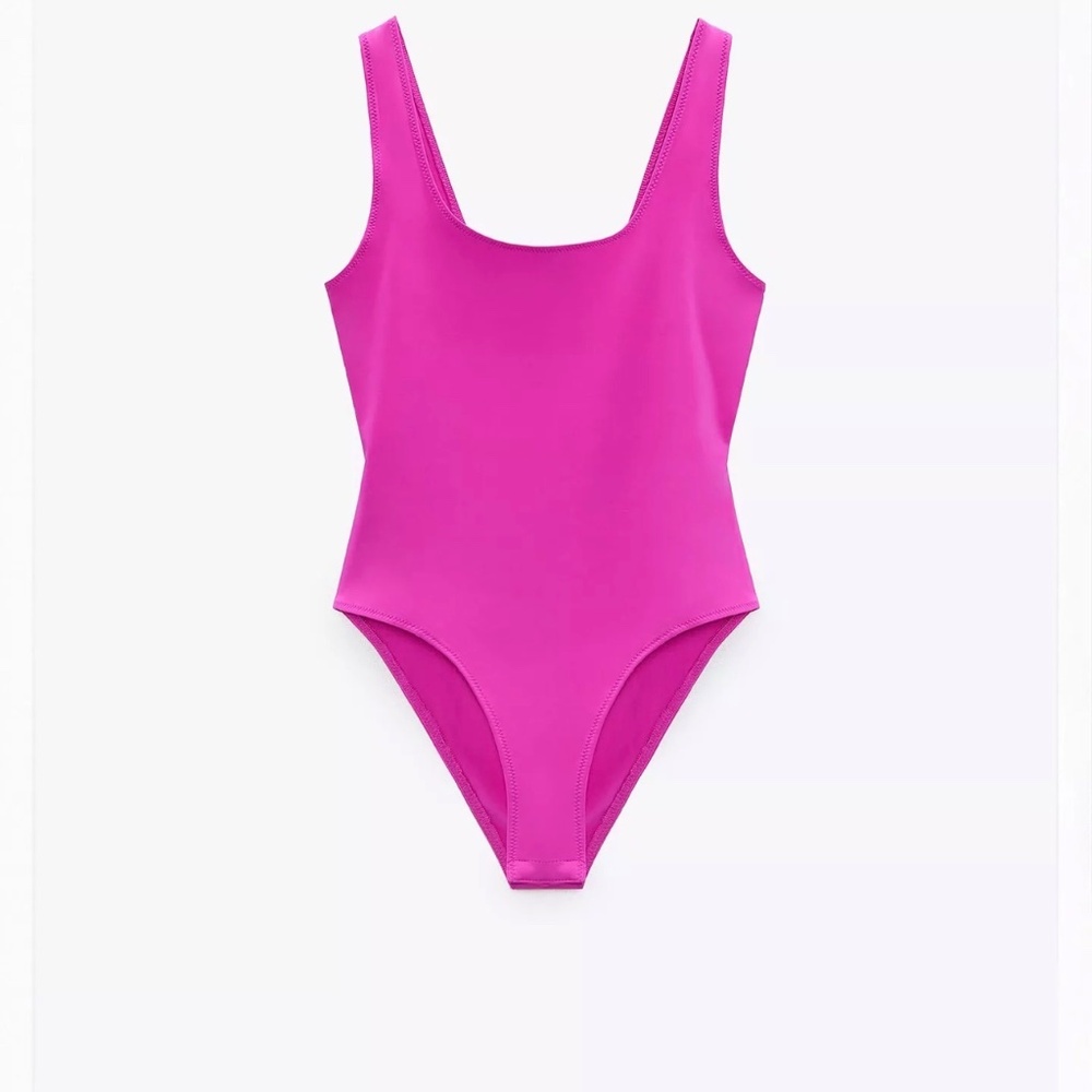Fitted stretch body suit